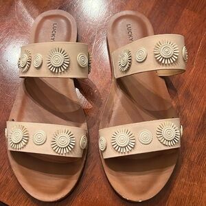 Lucky Brand sandal, sz 7.5 new without tag